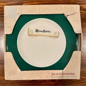 A Joyous Christmas 4 Dinner
Plates Rondelle GREEN 10.25" Italy
Porcela NIB